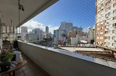 Apartamento no coração do gonzaga com dois  dormitórios e sacada