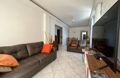 Apartamento de frente quadra da praia com dois dormitórios no josé menino