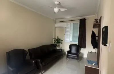 Excelente Apartamento em Prédio Frente a Praia do Jose Menino