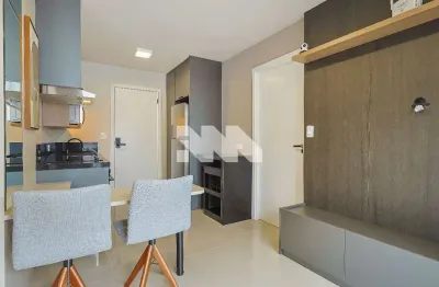 Apartamento com 1 quarto para alugar na Avenida Visconde de Guarapuava, 3070, Centro, Curitiba por R$ 3.500