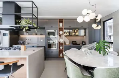 Casa em condomínio fechado com 3 quartos para alugar na Rua João Carlos de Souza Castro, 59, Guabirotuba, Curitiba por R$ 18.000