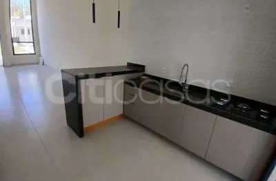 Sobrado mobiliado, de esquina, em condomínio com piscina, horto florestal villagio, sorocaba/sp