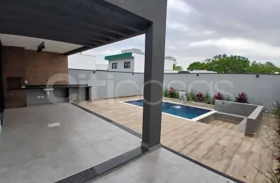 Sobrado com piscina, no condomínio campos do conde, no cajurú, distrito do éden sorocaba