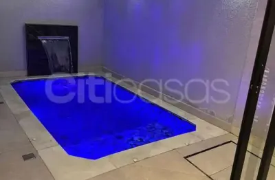 Excelente casa com planejados e piscina, em condomínio horto villagio