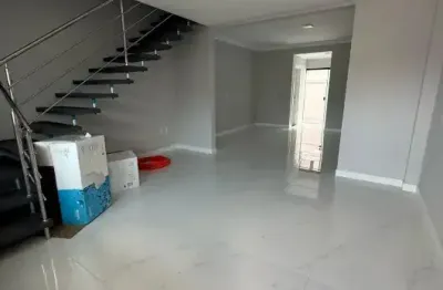 Casa com 3 quartos à venda na Rua Distrito Federal, 1, Jardim Sílvia, Embu das Artes