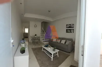 Lindo sobrado com quintal, portaria 24h e ótima localização