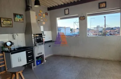 Excelente casa com 5 quartos, 2 suítes e amplo espaço para a família