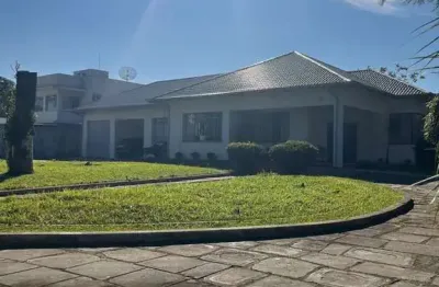 Casa grande no centro de tijucas, 5 dormitórios, 2.700m² de terreno