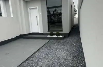 Casa com suíte e amplo terreno no loteamento flora a flora – tijucas