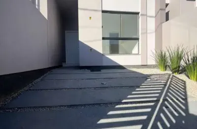 Casa com 2 quartos e ótimo custo-benefício no loteamento verde joia – tijucas/sc