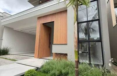 Casa com piscina e suíte com closet no bosque da mata – tijucas