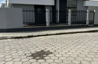 Casa de esquina com suíte e amplo terreno no bairro areias – tijucas