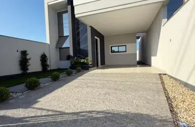 Casa de alto padrão com pé-direito duplo no loteamento galápagos – tijucas