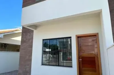 Sobrado com 2 suítes, esquina e amplo espaço lateral no br felice, tijucas sc