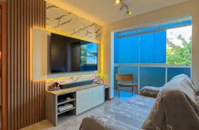 Apartamento 2 quartos com suíte reformado, sol da manhã em laranjeiras