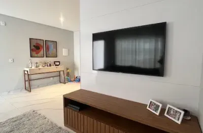 Casa duplex  com 3 quartos sendo uma suíte em Colina de Laranjeiras