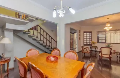Casa tipo para venda em centro com 3 quartos, sendo 3 suítes, 296m²