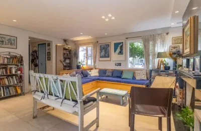 Casa no condomínio Villas de São Francisco IX para venda com 3 quartos, sendo 3 suítes , 330m²