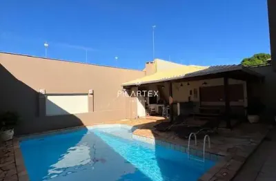 Casa assobradada com 4 dormitórios, suíte, piscina e área gourmet
