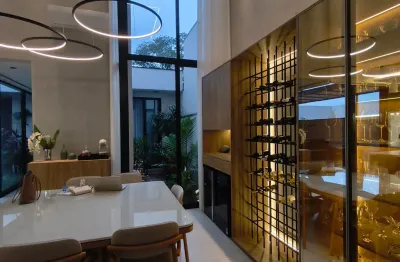 Casa térrea alto padrão em condomínio - 3 suítes e escritório