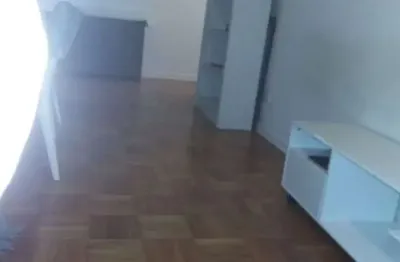 O condomínio possui salão de festas solarium e churrasqueira