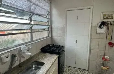 O prédio possui churrasqueira e solarium, portaria 24 horas