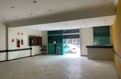 Prédio de dois andares aluga os apartamentos 2 aptos de 3 dts. e 6 aptos de 2 dts.