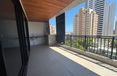 Um apto por andar, com 145,00m² cada, frente nascente, predio de esquina e a 4 quadras da praia