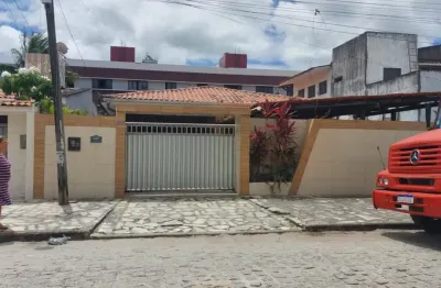 Ótima casa em terreno de 12 x 32m, 3 salas, 4 quartos sendo 2 suítes