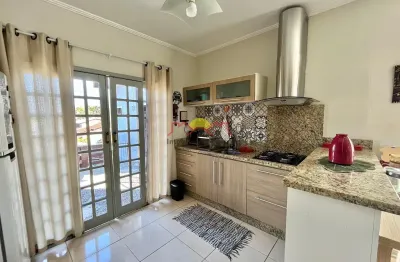 Casa averbada semi mobiliada com amplo terreno bairro floresta