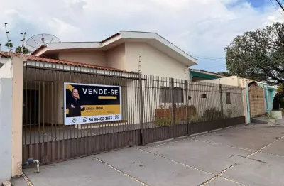 Casa à venda em Santa Cruz, Rondonópolis (Residencial/Comercial) – 3 Quartos, 2 Vagas, Financiamento