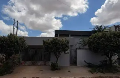 Casa à venda em Jardim Tancredo Neves (Frente) – 4 quartos, área externa ampla