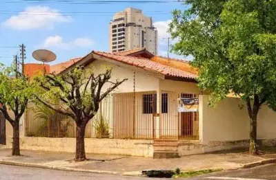 Casa residencial/comercial à Venda em Santa Marina - Próximo ao shopping