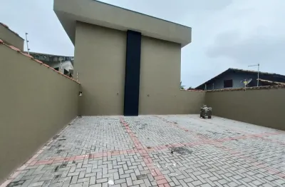 Venha ter o seu refugio 700 metros de uma das praias mais linda de itanhaém litoral sul de sp