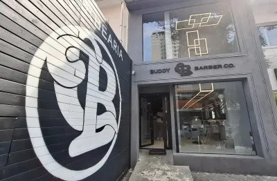 Loja linda...sobrado reformado com ac, 01 vg..na melhor rua de  moema...