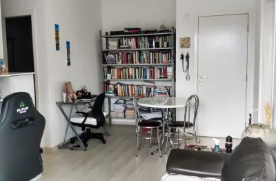 Apartamento mobiliado no jd. uirá, prédio muito bem localizado dentro do bairro