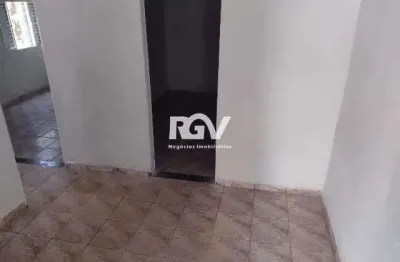 Casa com 1 quarto para alugar no Jaraguá, Uberlândia  por R$ 600