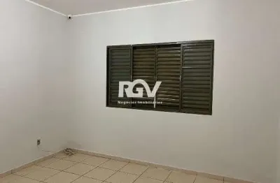 Casa com 3 quartos para alugar no Martins, Uberlândia  por R$ 2.600
