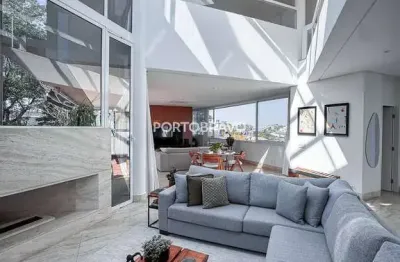 Casa de alto padrão em Alphaville Tamboré, 4 suítes, área piscina e gourmet