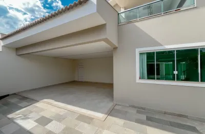 Belíssimo sobrado à venda no bairro santa mônica com 3 suites no bairro santa mônica em uberlândia