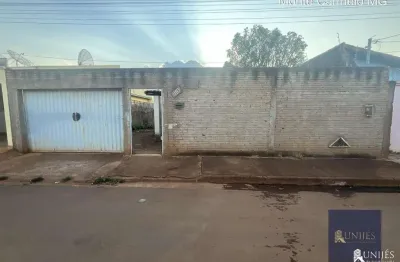 Casa com 3 quartos à venda no alto da vila nova, monte carmelo  por r$ 150.000