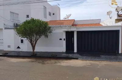 Casa com 4 quartos à venda no Centro, Monte Carmelo 