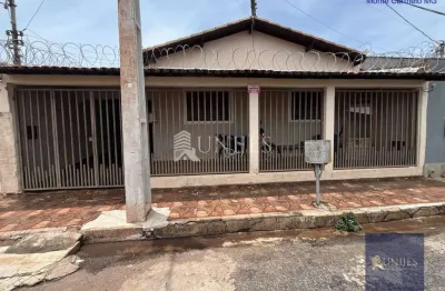 Casa com 3 quartos à venda na Catulina, Monte Carmelo 
