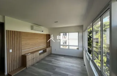 Apartamento semimobiliado com suíte, churrasqueira e vaga no moinhos de vento