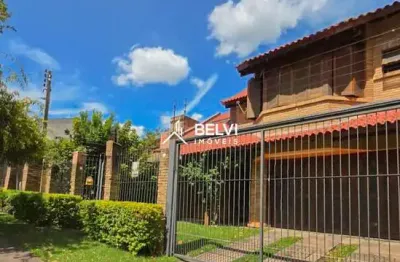 Casa com 4 Dormitórios, Piscina e 374 m² na Chácara das Pedras – Porto Alegre