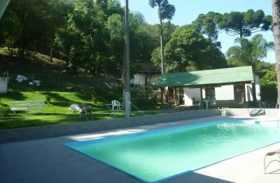 Vende-se chácara 16.446 m² com moradia, 3 quartos sendo 01 suíte em Agudos do Sul - PR