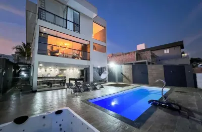 Belíssima casa  em condomínio rosa dos ventos á venda  por r$2.200000,00