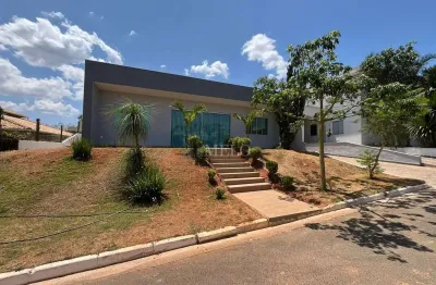 Belíssima casa para locação r$12.000,00 no condomínio sonho verde