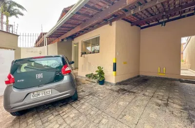 Casa com 3 quartos à venda na Rua Castelo de Lisboa, Castelo, Belo Horizonte