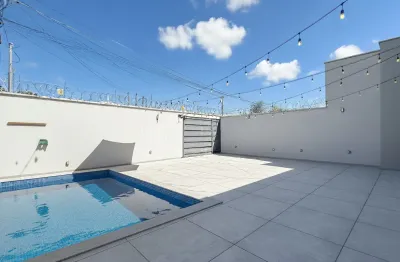 Casa muito bem localizada, sozinha no terreno de 200m² - imagens de perspectiva .